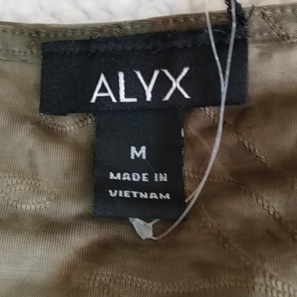 🎃 ALYX green cold shoulder blouse w/ lightly textured floral pattern - Picture 7 of 12